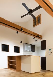 吹き抜けのある家なら石原建築